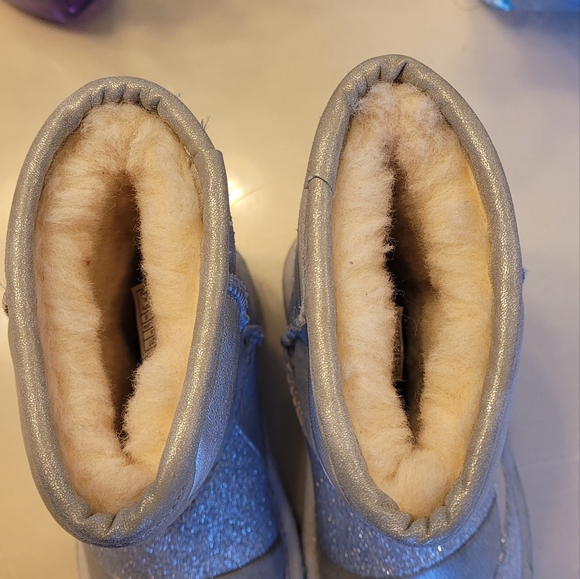 Uggs - Picture 4 of 5